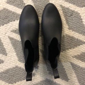 Women’s ankle rain boots